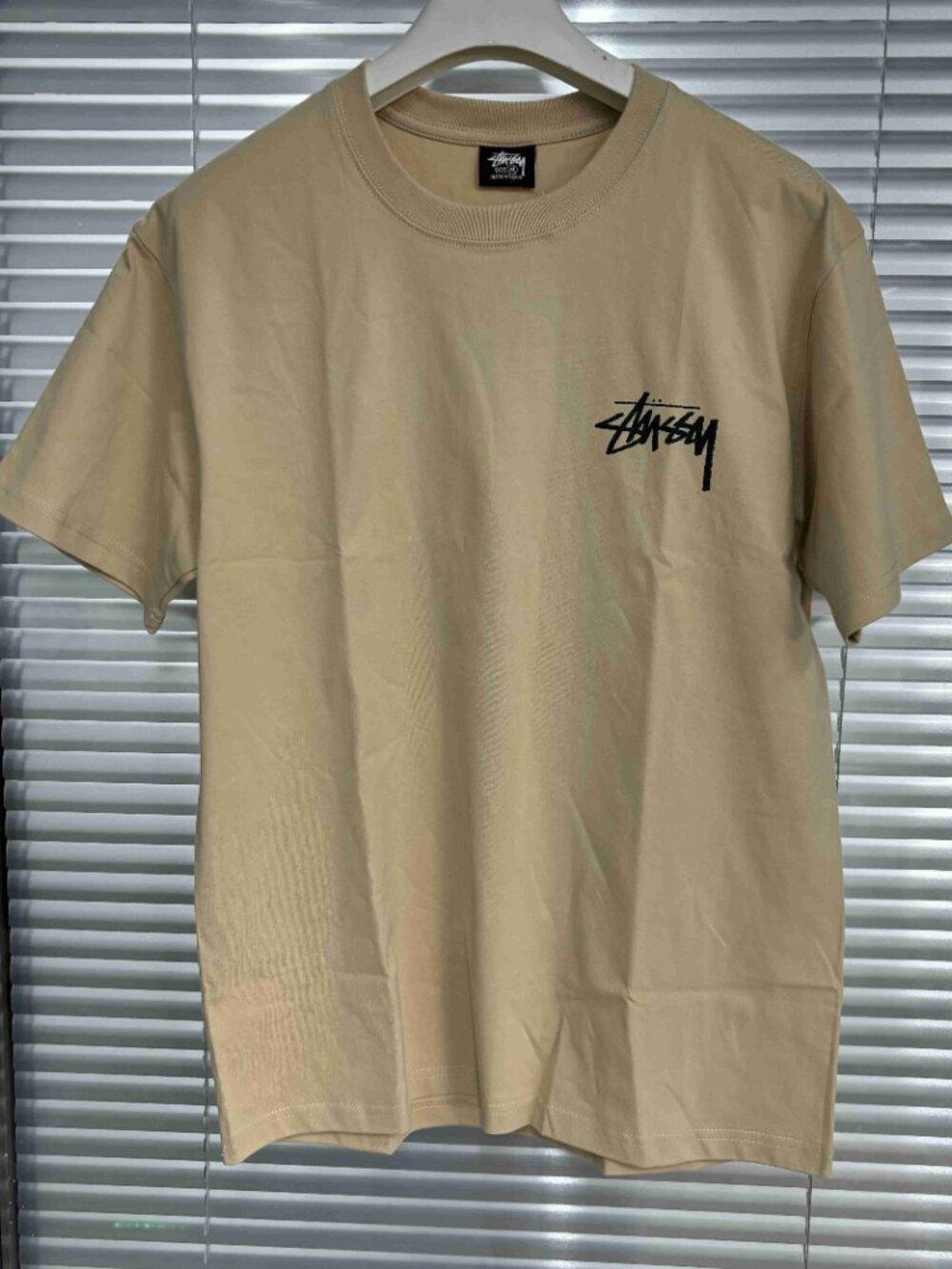 Stussy Beige Tee Purple Dice Back Print Small Chest Logo Streetwear T‑Shirt - Picture 2 of 6